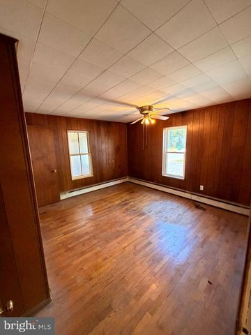 211 E LILLIAN ST, Hebron, MD 21830