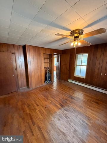 211 E LILLIAN ST, Hebron, MD 21830