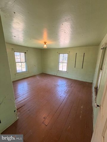 211 E LILLIAN ST, Hebron, MD 21830