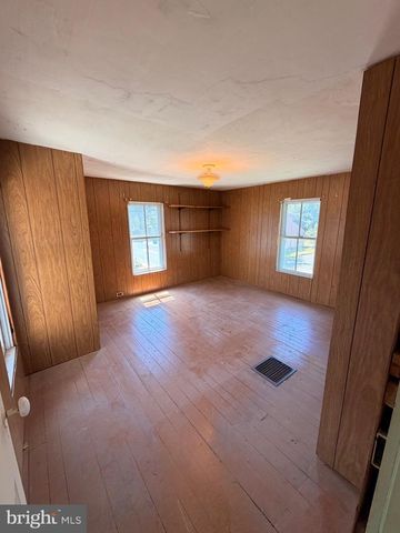 211 E LILLIAN ST, Hebron, MD 21830