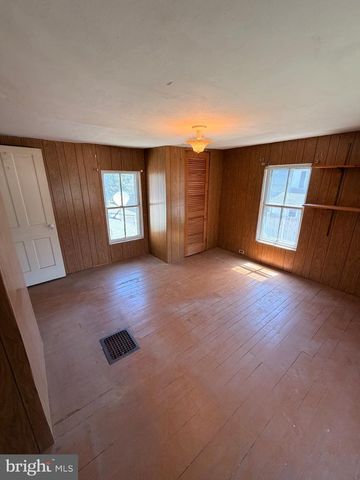 211 E LILLIAN ST, Hebron, MD 21830