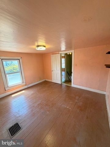 211 E LILLIAN ST, Hebron, MD 21830