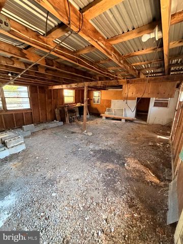 211 E LILLIAN ST, Hebron, MD 21830