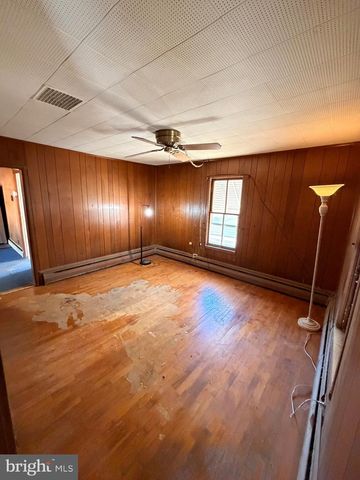 211 E LILLIAN ST, Hebron, MD 21830