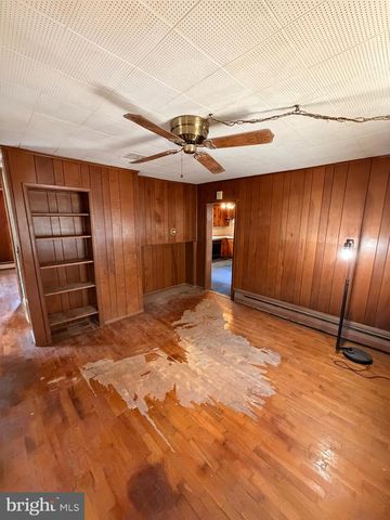 211 E LILLIAN ST, Hebron, MD 21830