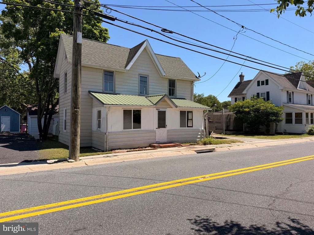 211 E LILLIAN ST, Hebron, MD 21830