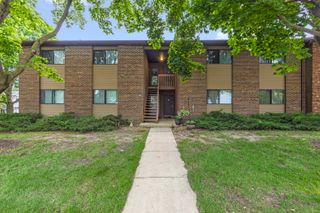401 Concord Avenue G, South Elgin, IL 60177
