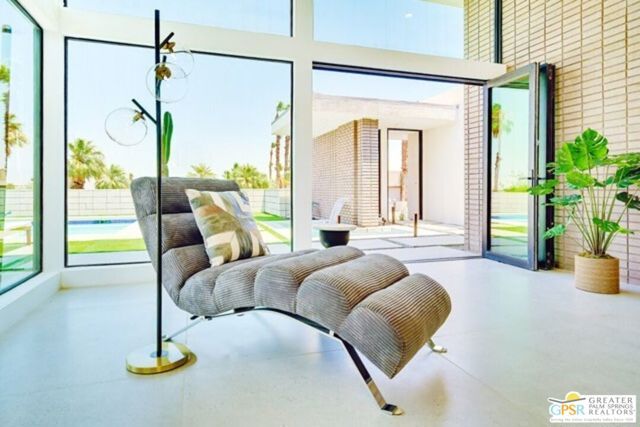 2233 N Vista Drive, Palm Springs, CA 92262