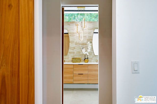 2233 N Vista Drive, Palm Springs, CA 92262