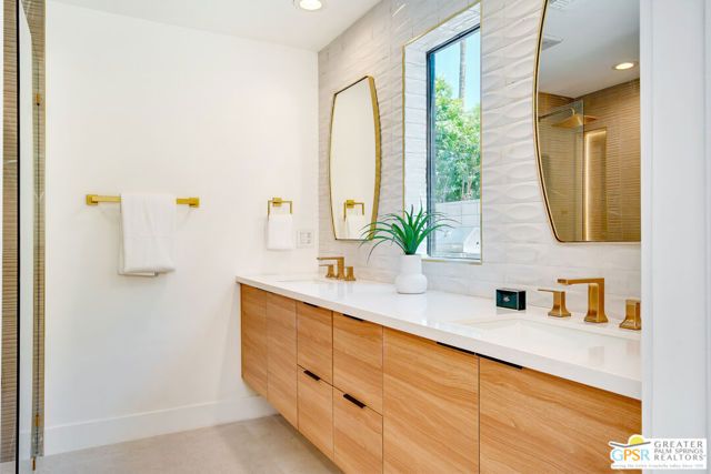 2233 N Vista Drive, Palm Springs, CA 92262