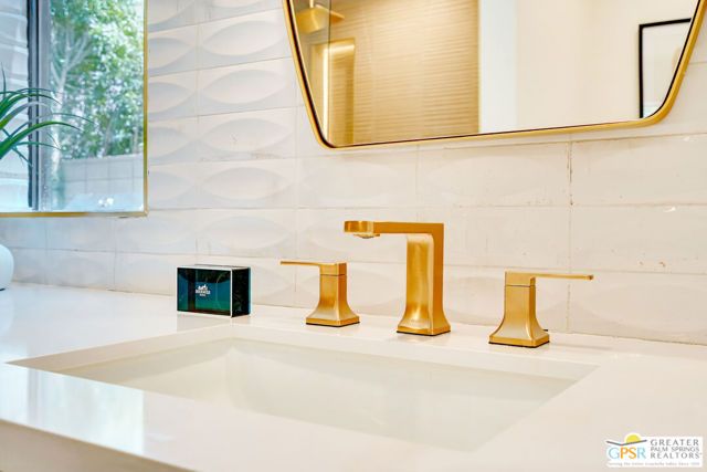 2233 N Vista Drive, Palm Springs, CA 92262