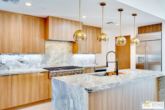 2233 N Vista Drive, Palm Springs, CA 92262