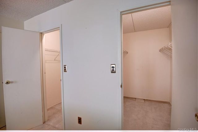 175 Maple Avenue 4I, Westbury, NY 11590