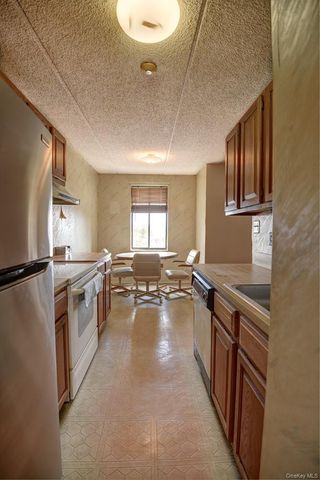 175 Maple Avenue 4I, Westbury, NY 11590