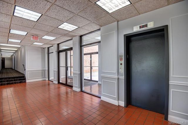 175 Maple Avenue 4I, Westbury, NY 11590