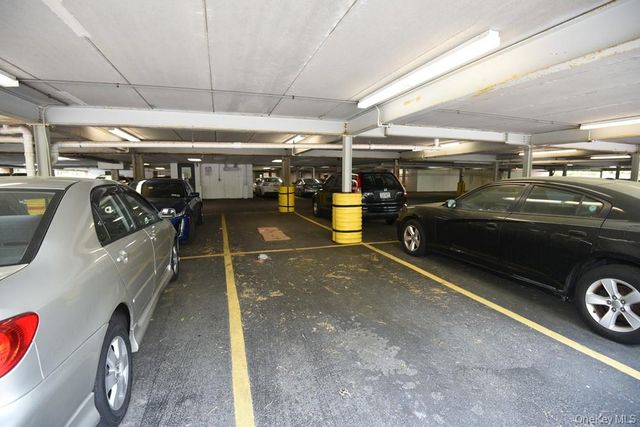 175 Maple Avenue 4I, Westbury, NY 11590