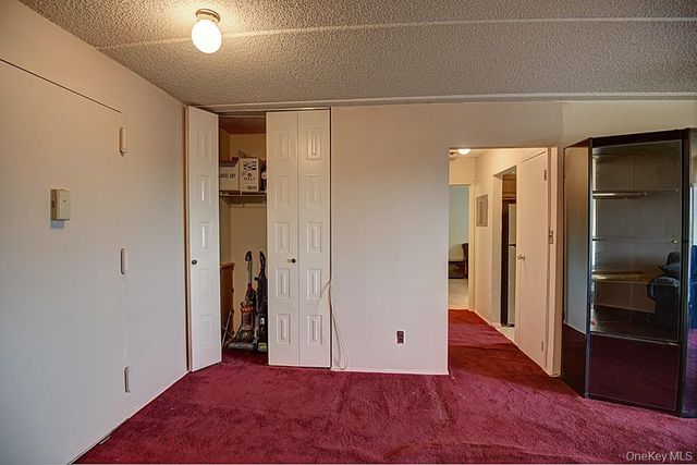 175 Maple Avenue 4I, Westbury, NY 11590