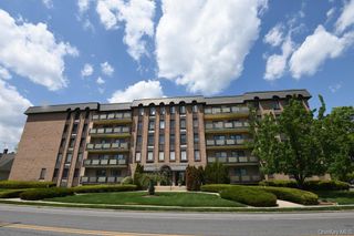 175 Maple Avenue 4I, Westbury, NY 11590