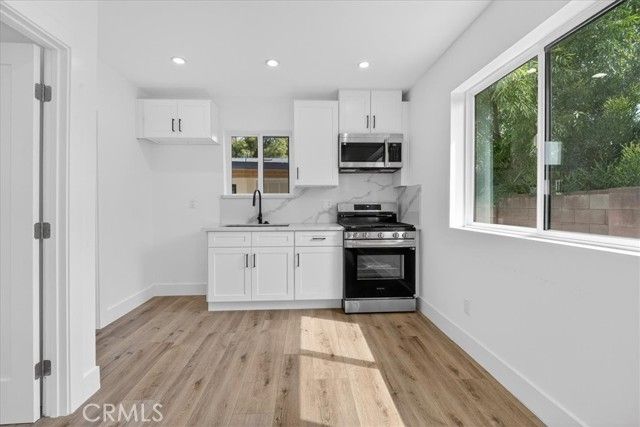 7053 Fallbrook Avenue, West Hills (los Angeles), CA 91307