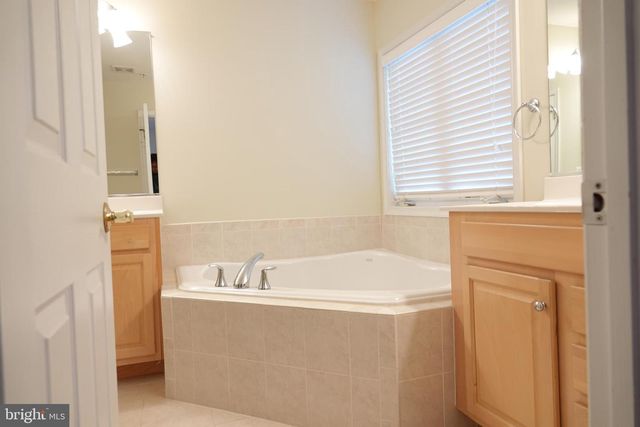 1112 PLEASANT DR, Rockville, MD 20850