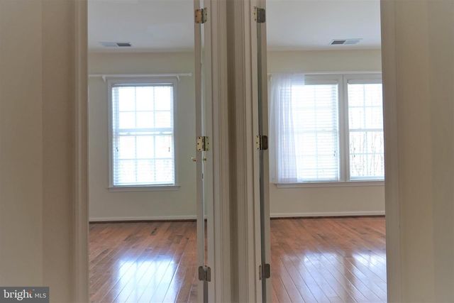 1112 PLEASANT DR, Rockville, MD 20850