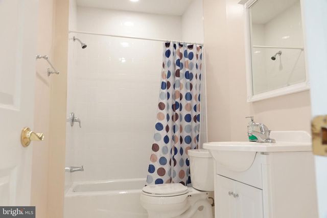1112 PLEASANT DR, Rockville, MD 20850