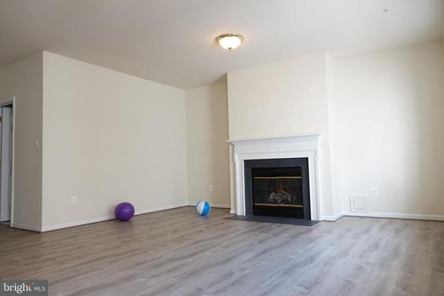 1112 PLEASANT DR, Rockville, MD 20850
