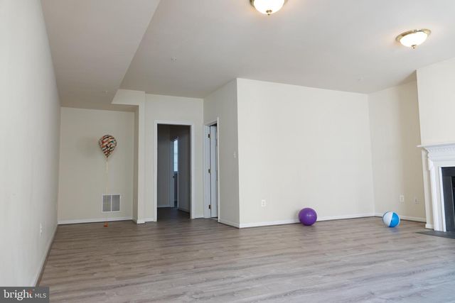 1112 PLEASANT DR, Rockville, MD 20850