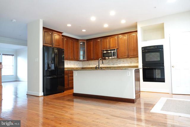 1112 PLEASANT DR, Rockville, MD 20850