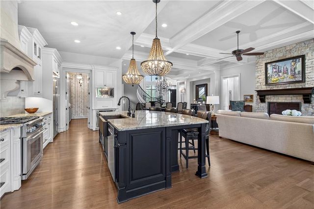 6009 W 137th Street, Overland Park, KS 66223