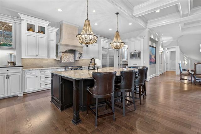 6009 W 137th Street, Overland Park, KS 66223