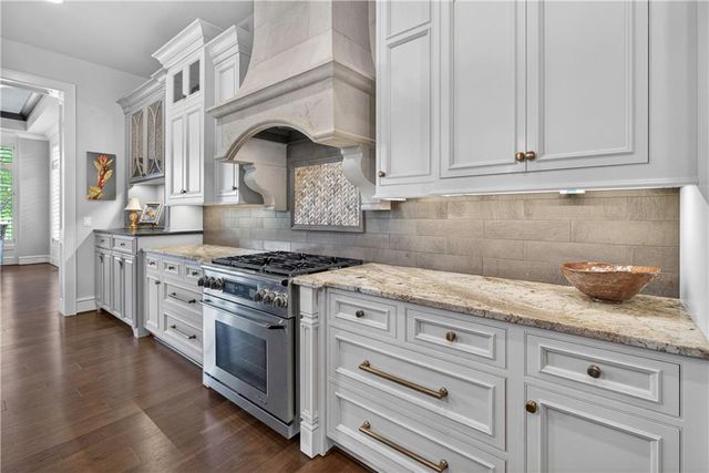 6009 W 137th Street, Overland Park, KS 66223
