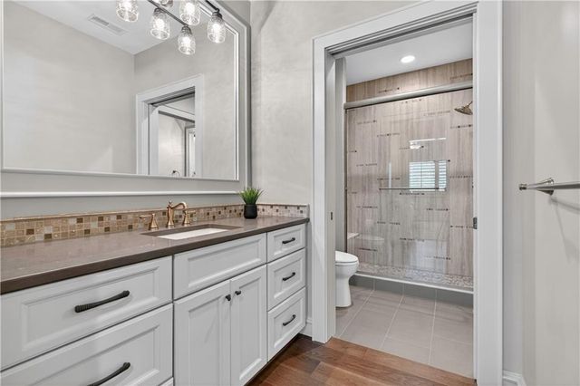 6009 W 137th Street, Overland Park, KS 66223