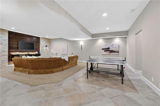 6009 W 137th Street, Overland Park, KS 66223