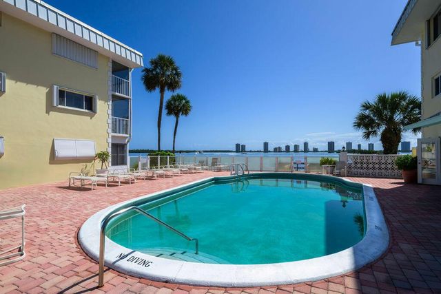 101 Doolen Court 307, North Palm Beach, FL 33408
