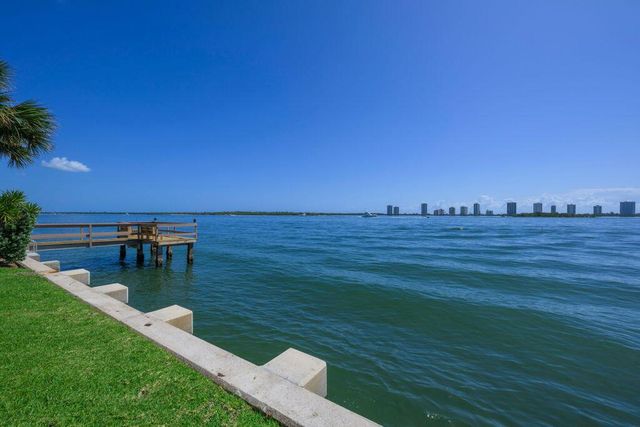 101 Doolen Court 307, North Palm Beach, FL 33408