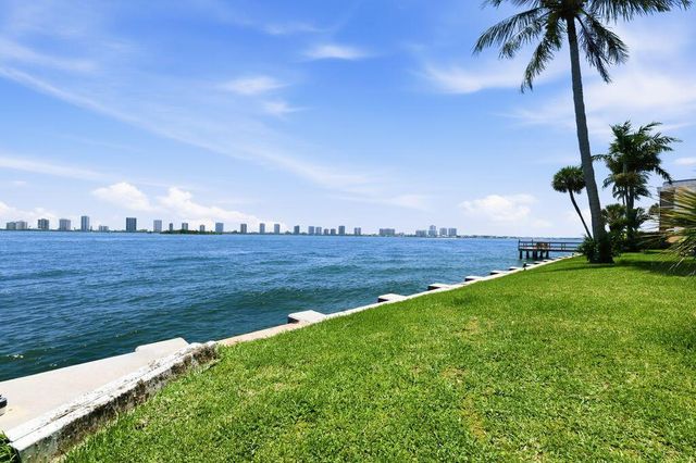 101 Doolen Court 307, North Palm Beach, FL 33408
