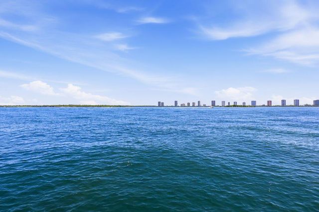 101 Doolen Court 307, North Palm Beach, FL 33408