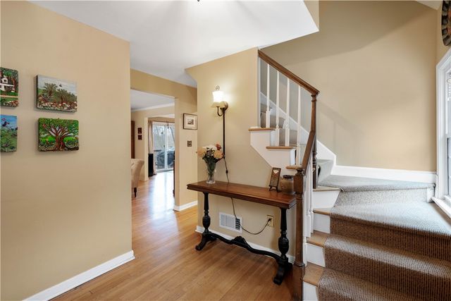 52 Newgate Rd, Kilbuck Twp, PA 15202