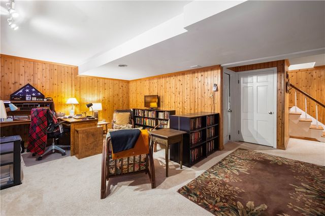 52 Newgate Rd, Kilbuck Twp, PA 15202