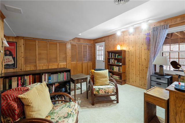 52 Newgate Rd, Kilbuck Twp, PA 15202