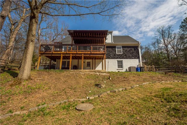 52 Newgate Rd, Kilbuck Twp, PA 15202