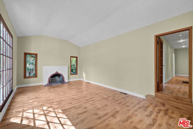 2569 Patricia Avenue, Los Angeles, CA 90064