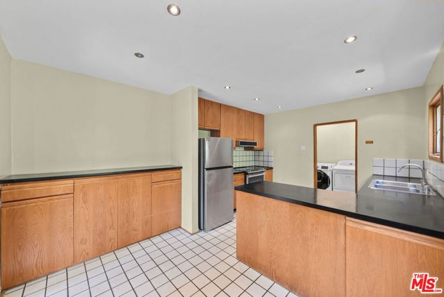 2569 Patricia Avenue, Los Angeles, CA 90064