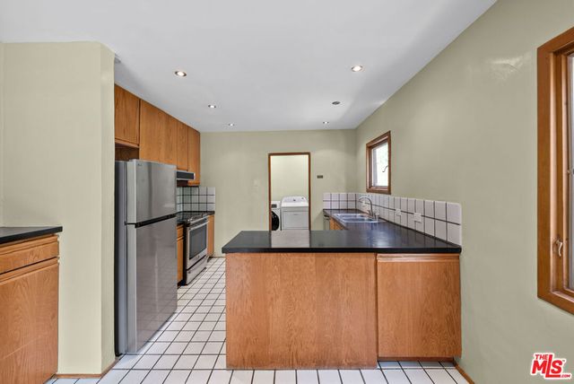 2569 Patricia Avenue, Los Angeles, CA 90064
