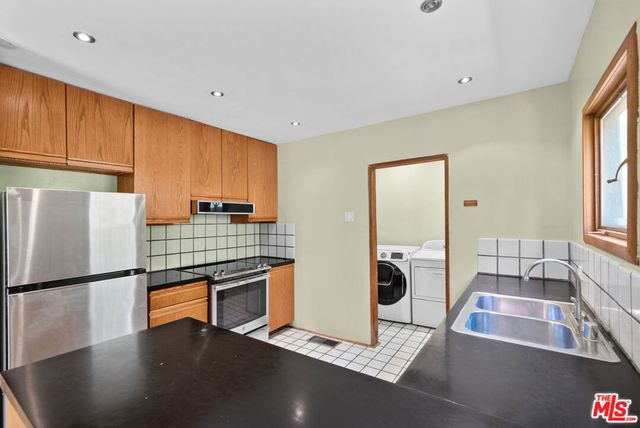 2569 Patricia Avenue, Los Angeles, CA 90064