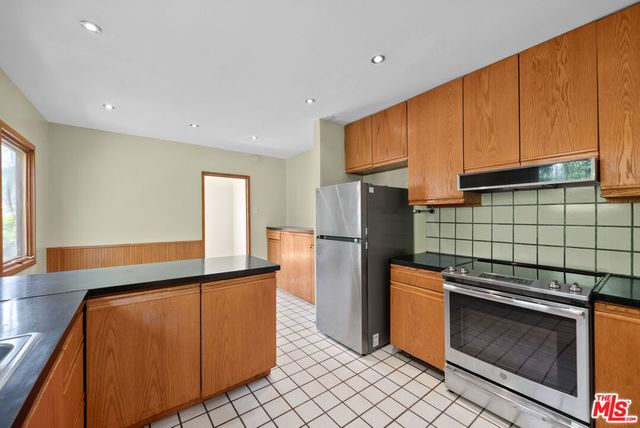 2569 Patricia Avenue, Los Angeles, CA 90064