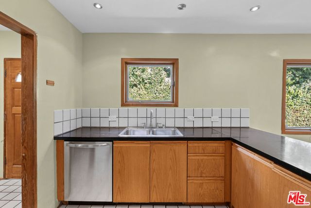 2569 Patricia Avenue, Los Angeles, CA 90064