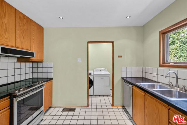 2569 Patricia Avenue, Los Angeles, CA 90064
