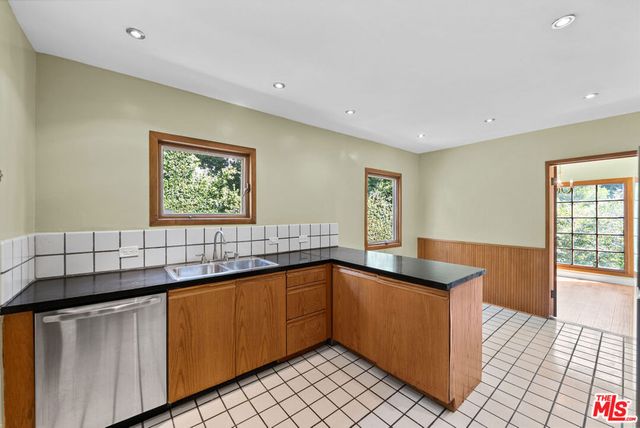 2569 Patricia Avenue, Los Angeles, CA 90064